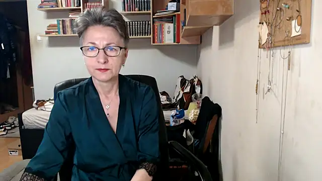 katemodel online show from October 4, 6:55 am