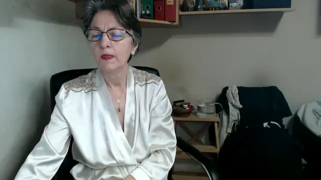 katemodel online show from December 15, 8:29 am