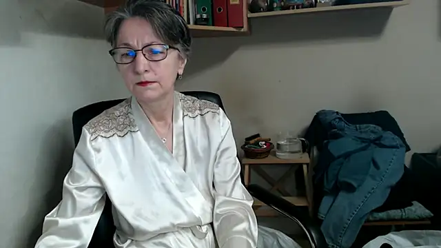 katemodel online show from December 17, 7:47 am