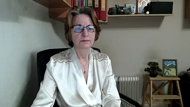 katemodel online show from April 18, 6:28 am