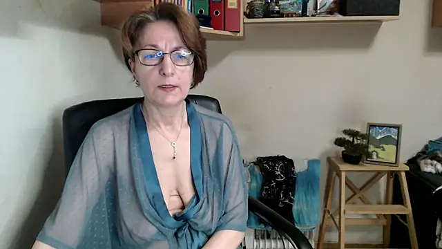 katemodel online show from May 21, 6:42 am