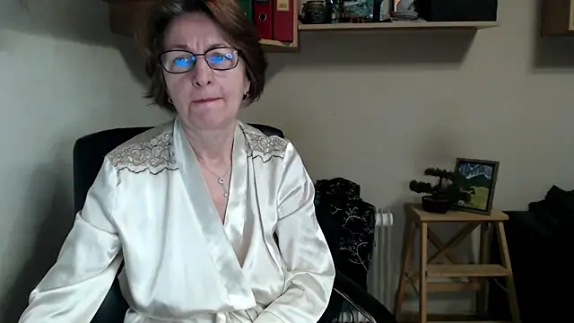 katemodel online show from June 3, 6:49 am
