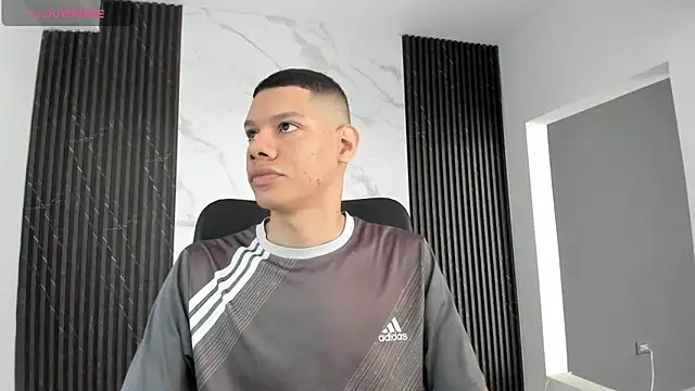 Snapshot of milo_cruz_ chatting on February 7, 2:32 pm milo cruz online show from February 7, 2:32 pm