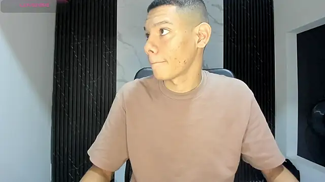 Snapshot of milo_cruz_ chatting on February 9, 3:21 am milo cruz online show from February 9, 3:21 am