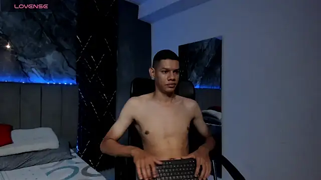 Snapshot of milo_cruz_ chatting on February 10, 2:10 pm milo cruz online show from February 10, 2:10 pm