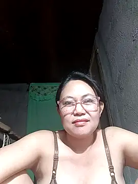Snapshot of hotpinay_45 chatting on February 8, 8:18 am hotpinay 45 online show from February 8, 8:18 am