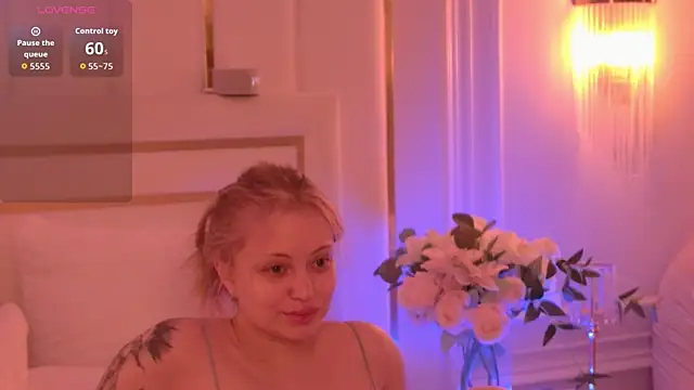 Snapshot of MollyHilton chatting on March 3, 5:52 pm MollyHilton online show from March 3, 5:52 pm