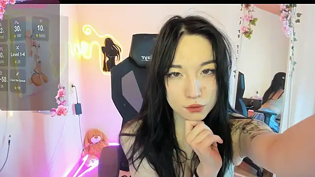 AliceeinWonderlanddd online show from April 4, 2:43 am