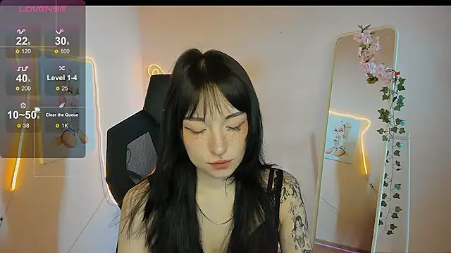 Snapshot of AliceeinWonderlanddd chatting on May 3, 2:06 am AliceeinWonderlanddd online show from May 3, 2:06 am