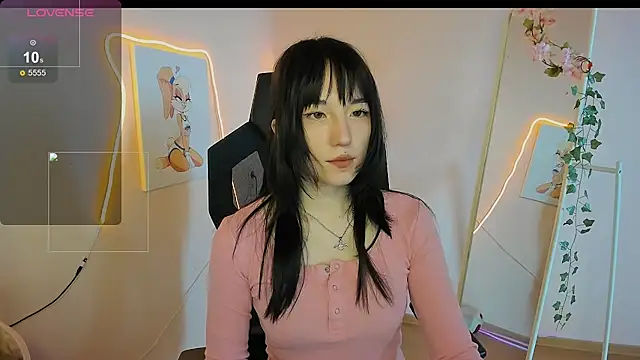 Snapshot of AliceeinWonderlanddd chatting on May 8, 1:44 am AliceeinWonderlanddd online show from May 8, 1:44 am