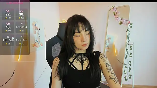 Snapshot of AliceeinWonderlanddd chatting on May 9, 2:06 am AliceeinWonderlanddd online show from May 9, 2:06 am