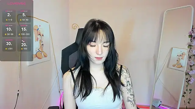 Snapshot of AliceeinWonderlanddd chatting on May 23, 2:06 am AliceeinWonderlanddd online show from May 23, 2:06 am