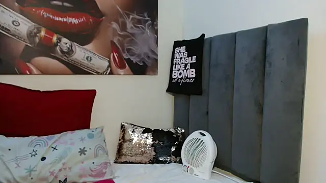 Snapshot of Moreish-06 chatting on March 9, 4:55 pm Moreish-06 online show from March 9, 4:55 pm