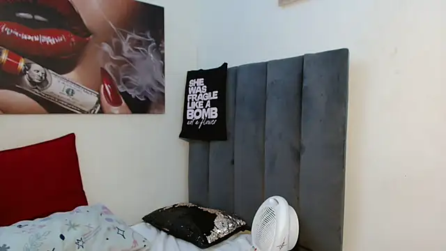 Snapshot of Moreish-06 chatting on March 11, 5:35 am Moreish-06 online show from March 11, 5:35 am