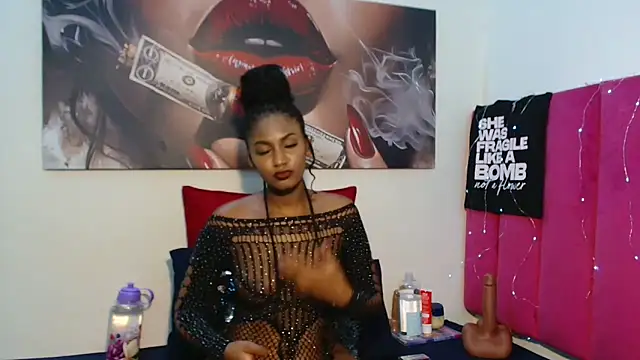 Snapshot of Moreish-06 chatting on March 21, 6:44 pm Moreish-06 online show from March 21, 6:44 pm