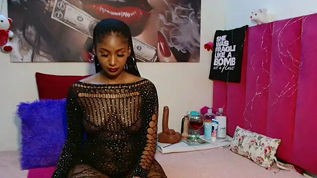 Snapshot of Moreish-06 chatting on April 4, 6:05 pm Moreish-06 online show from April 4, 6:05 pm