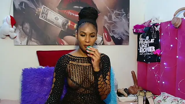 Snapshot of Moreish-06 chatting on April 13, 6:35 pm Moreish-06 online show from April 13, 6:35 pm