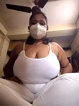 Snapshot of Curvy_Trisha chatting on February 6, 5:23 am Curvy Trisha online show from February 6, 5:23 am