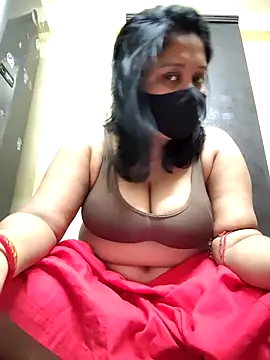 Snapshot of Curvy_Trisha chatting on March 1, 11:45 am Curvy Trisha online show from March 1, 11:45 am