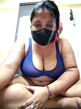 Snapshot of Curvy_Trisha chatting on April 15, 11:17 am Curvy Trisha online show from April 15, 11:17 am