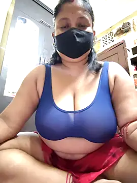 Snapshot of Curvy_Trisha chatting on April 20, 7:26 pm Curvy Trisha online show from April 20, 7:26 pm