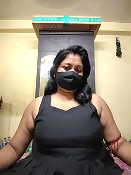 Snapshot of Curvy_Trisha chatting on June 23, 8:07 pm Curvy Trisha online show from June 23, 8:07 pm