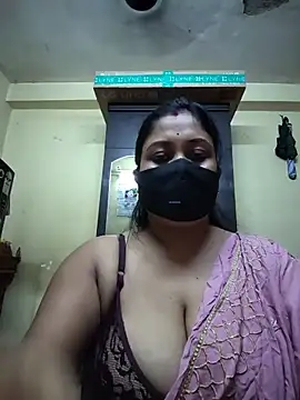 Snapshot of Curvy_Trisha chatting on July 2, 7:31 pm Curvy Trisha online show from July 2, 7:31 pm