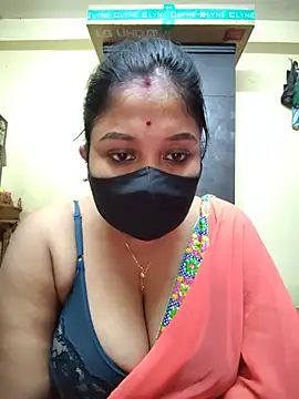 Snapshot of Curvy_Trisha chatting on July 3, 8:15 pm Curvy Trisha online show from July 3, 8:15 pm