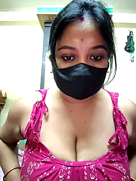 Snapshot of Curvy_Trisha chatting on July 5, 7:54 pm Curvy Trisha online show from July 5, 7:54 pm