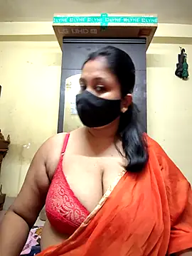Snapshot of Curvy_Trisha chatting on July 13, 7:38 pm Curvy Trisha online show from July 13, 7:38 pm