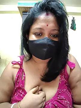 Snapshot of Curvy_Trisha chatting on July 15, 8:03 pm Curvy Trisha online show from July 15, 8:03 pm