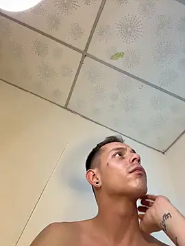 Snapshot of AxelMuller chatting on February 3, 8:03 pm AxelMuller online show from February 3, 8:03 pm