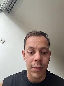 Snapshot of AxelMuller chatting on February 7, 6:44 pm AxelMuller online show from February 7, 6:44 pm