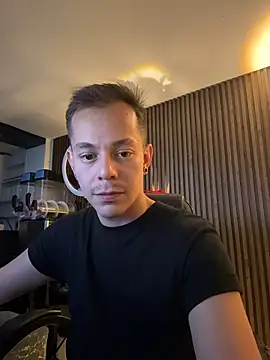 Snapshot of AxelMuller chatting on February 9, 6:39 am AxelMuller online show from February 9, 6:39 am