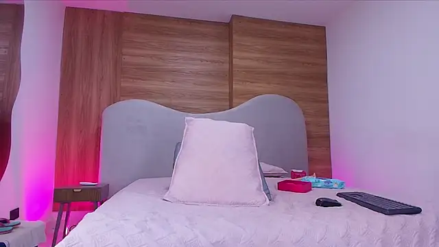 Snapshot of shaina_adams chatting on February 14, 12:02 pm shaina adams online show from February 14, 12:02 pm