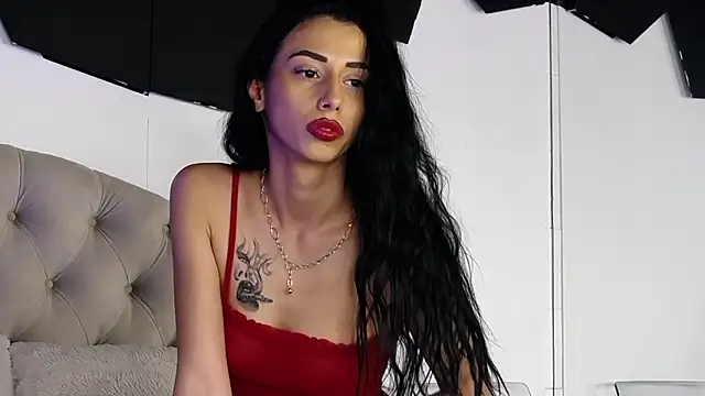 Snapshot of ChloeeDavis chatting on February 10, 8:35 pm ChloeeDavis online show from February 10, 8:35 pm