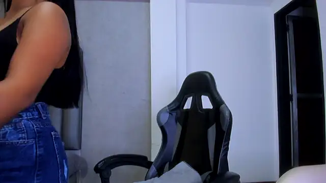 Snapshot of Shirleytaylor- chatting on February 25, 11:20 am Shirleytaylor- online show from February 25, 11:20 am