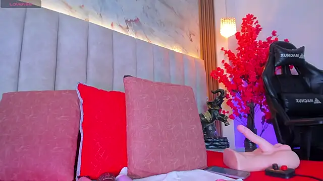 PixzyMartinez online show from April 18, 12:42 pm