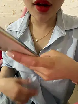 Snapshot of Moe-moex chatting on July 11, 7:11 am Moe-moex online show from July 11, 7:11 am