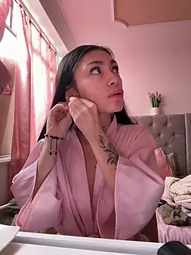 Bonny Eva online show from April 10, 2:00 pm