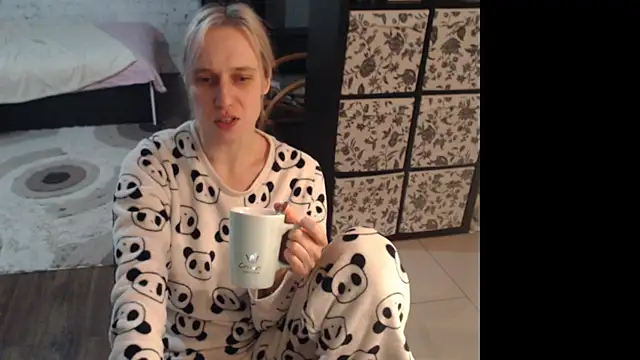 Snapshot of Your_guilty_pleasure1 chatting on February 19, 2:18 am Your guilty pleasure1 online show from February 19, 2:18 am