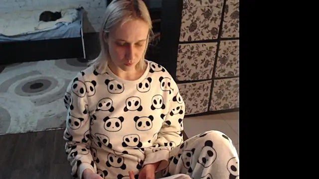 Snapshot of Your_guilty_pleasure1 chatting on March 1, 6:43 pm Your guilty pleasure1 online show from March 1, 6:43 pm