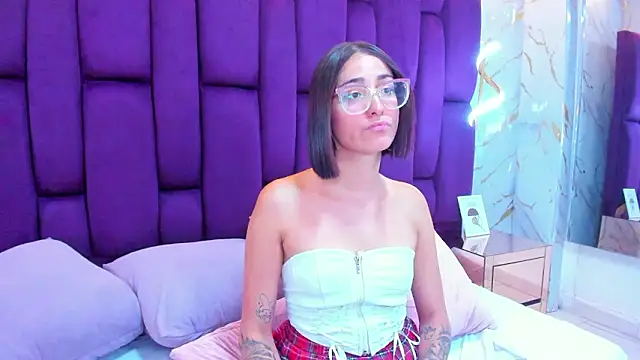 crystalstonee online show from March 11, 12:38 am