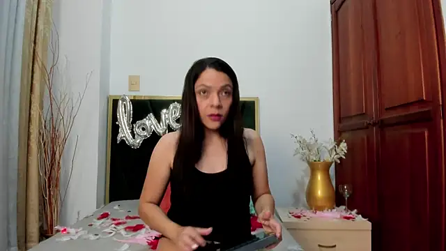 Snapshot of AnnaBroooks chatting on February 15, 2:03 pm AnnaBroooks online show from February 15, 2:03 pm