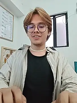 Snapshot of benji_vampire chatting on February 11, 10:48 pm benji vampire online show from February 11, 10:48 pm