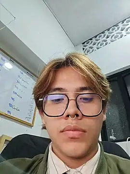 Snapshot of benji_vampire chatting on February 14, 1:24 am benji vampire online show from February 14, 1:24 am