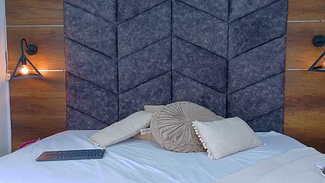 Snapshot of AnnieRouse__ chatting on February 4, 11:49 am AnnieRouse online show from February 4, 11:49 am