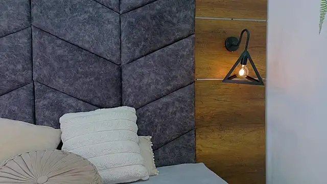 AnnieRouse   online show from March 10, 11:37 am