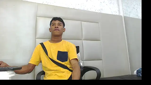 Snapshot of TonnyMarck chatting on February 17, 2:52 am TonnyMarck online show from February 17, 2:52 am