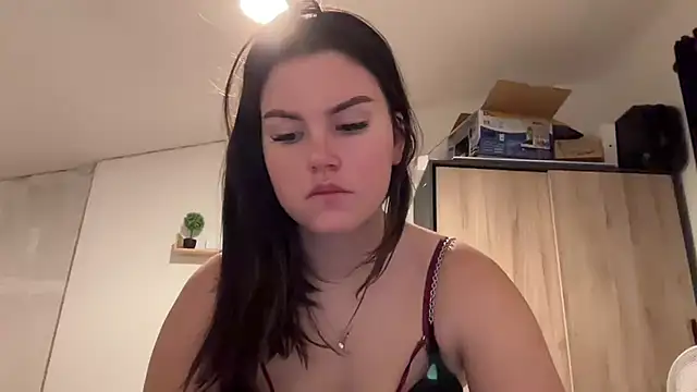 kiaraaaa75 online show from February 15, 8:38 pm